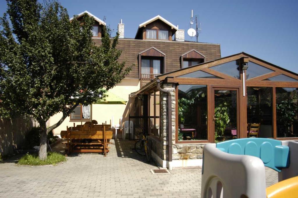 Penzion Tatry Poprad Exterior photo